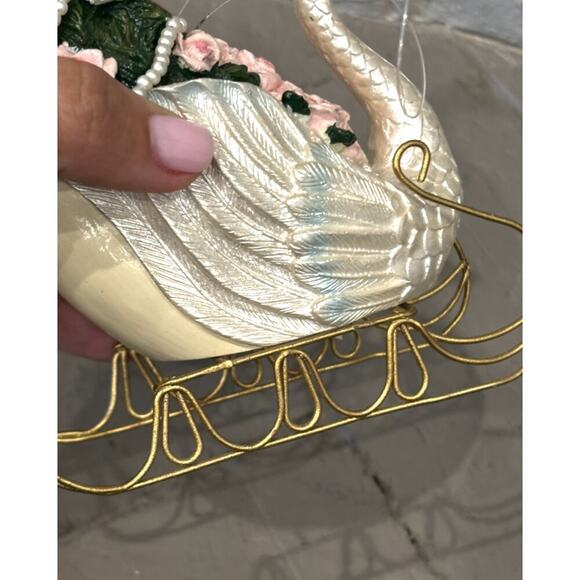Vintage Christmas Swan Ornament Decoration Roses Pearls - Picture 6 of 7